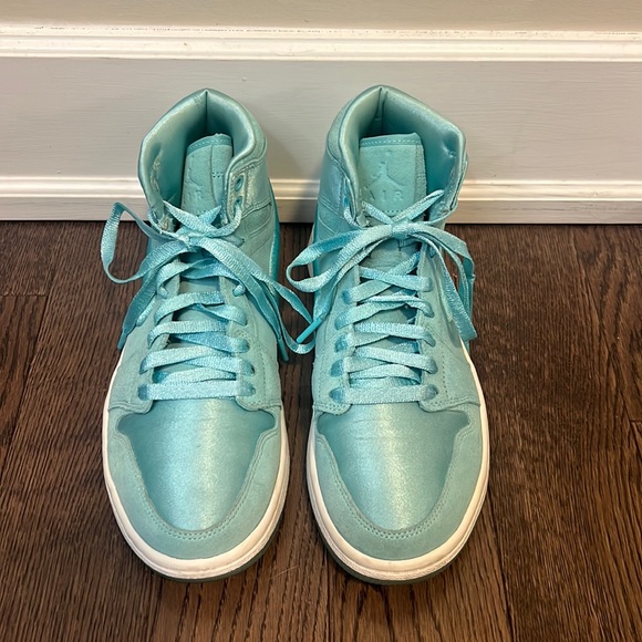Nike Shoes - Air Jordan 1 Retro High Women's Shoe
